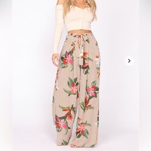 🌺 Floral Striped Wide Legged Pants